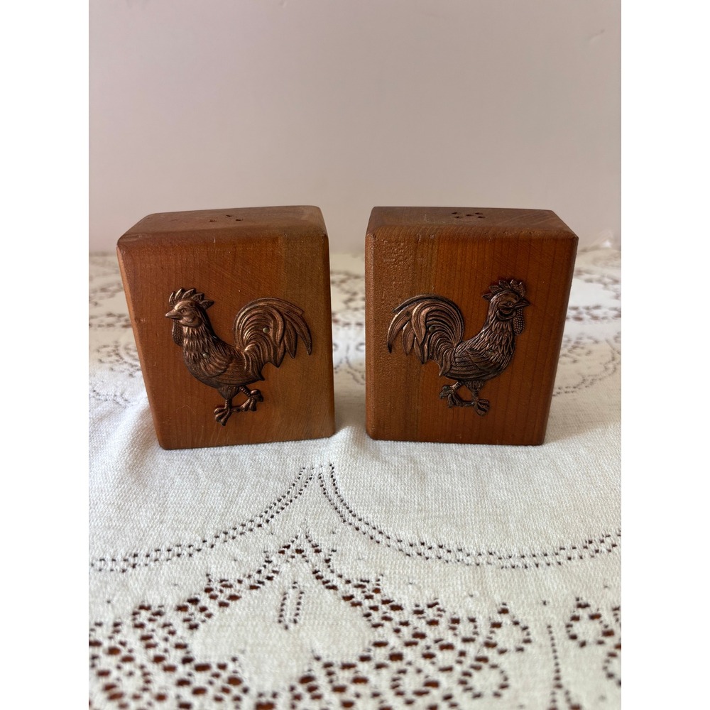 Vintage Wood Salt and Pepper Shakers Copper Rooster Farmhouse Kitchen Decor Set
